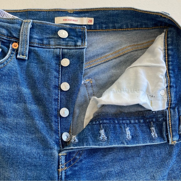 Levi's Jeans Women 28 Ribcage Bootcut Blue Button Fly High Rise Flare Stretch - Picture 4 of 10